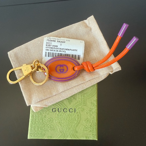 Gucci Interlocking GG Logo Oval Keychain NIB - Picture 2 of 6